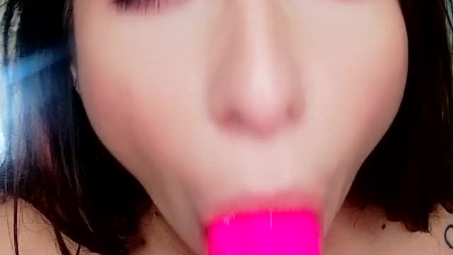 Yuuuumy my sextoy Lolo taste love candy! I like to take it all in