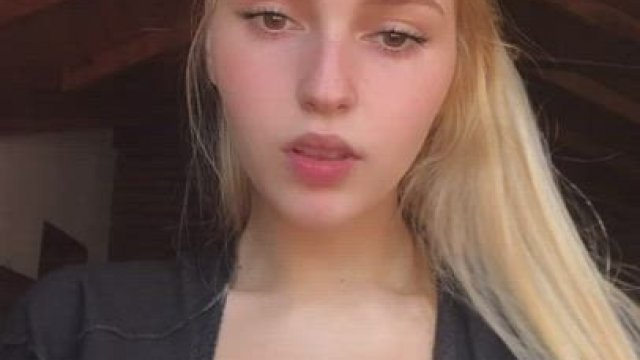Barely legal 18-year-old blonde ???? I make Sexy AND CUSTOMIZED videos and photos