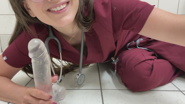 Think anyone suspect a cuty nurse love me does this on break? [GIF]